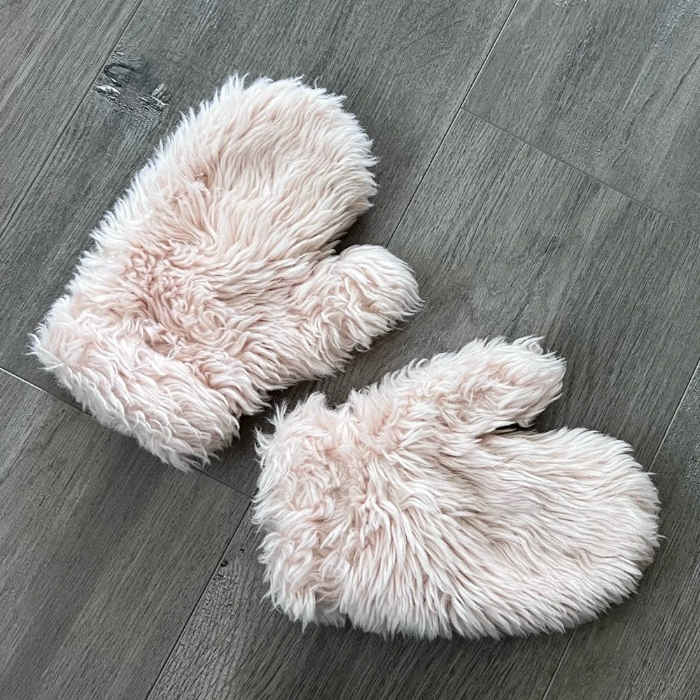 Tucker +Tate cute blush pink fuzzy faux fur mittens